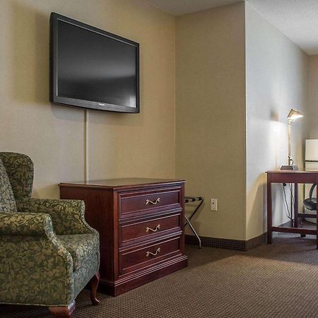Quality Hotel & Suites Woodstock Exterior foto