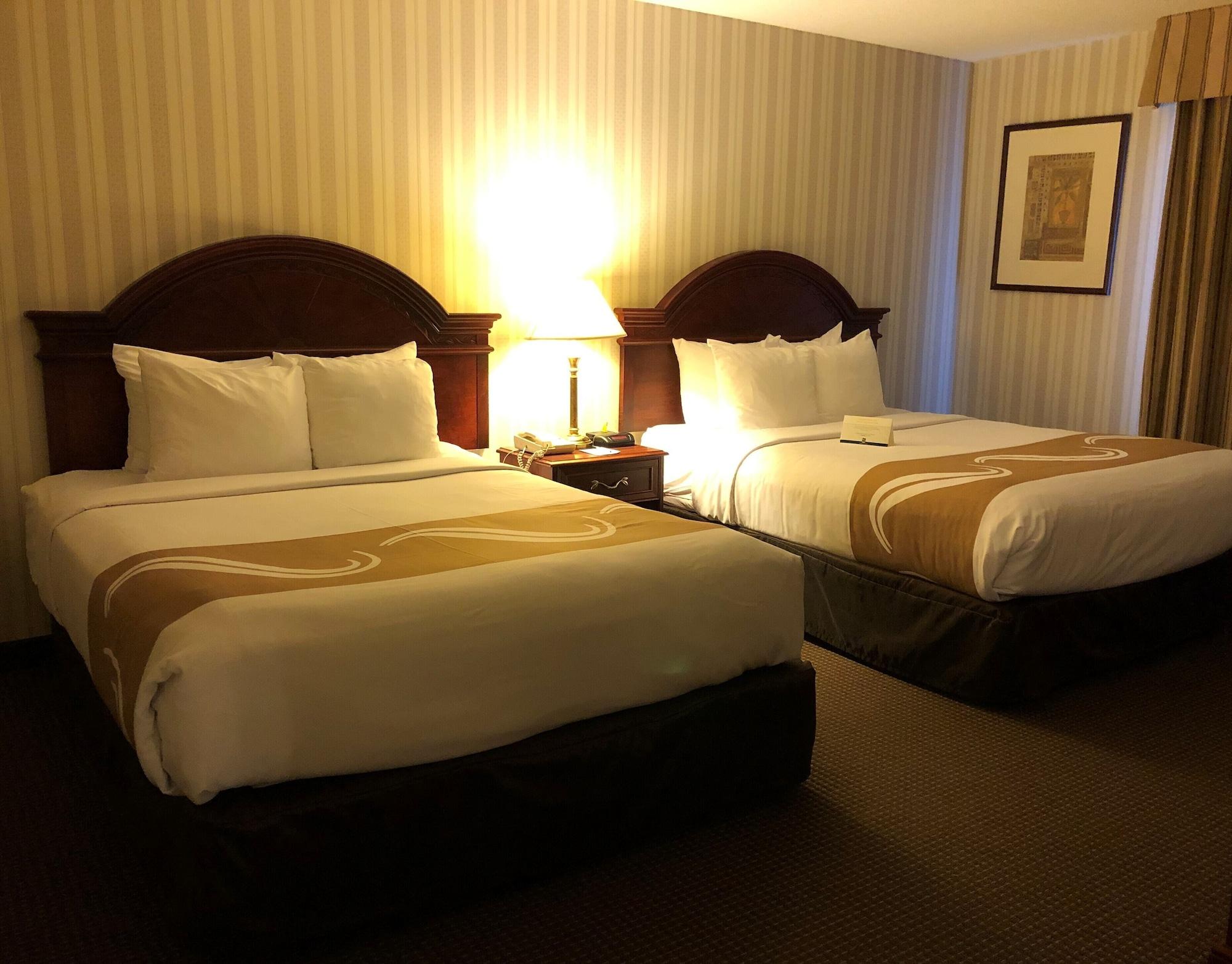 Quality Hotel & Suites Woodstock Exterior foto