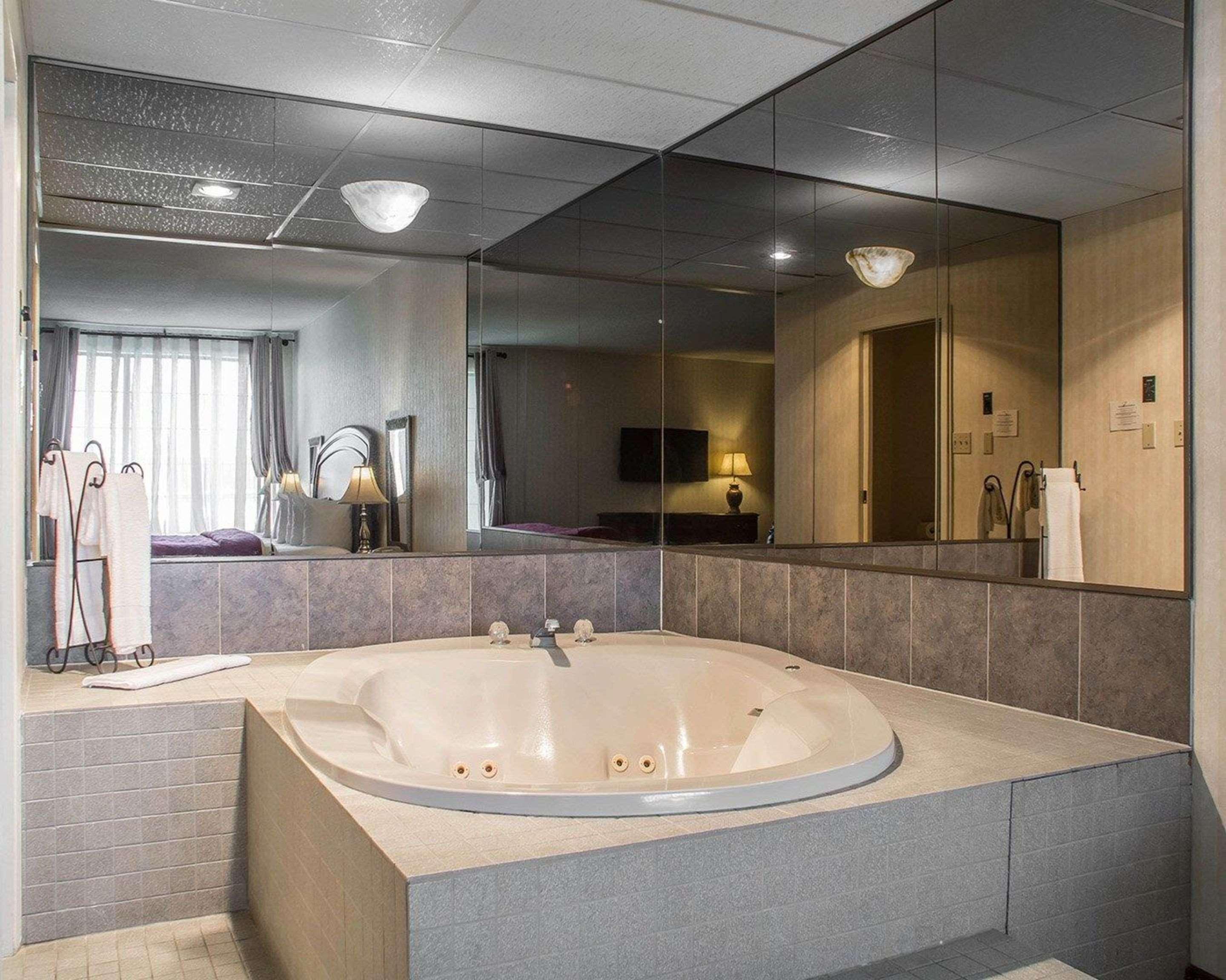 Quality Hotel & Suites Woodstock Exterior foto