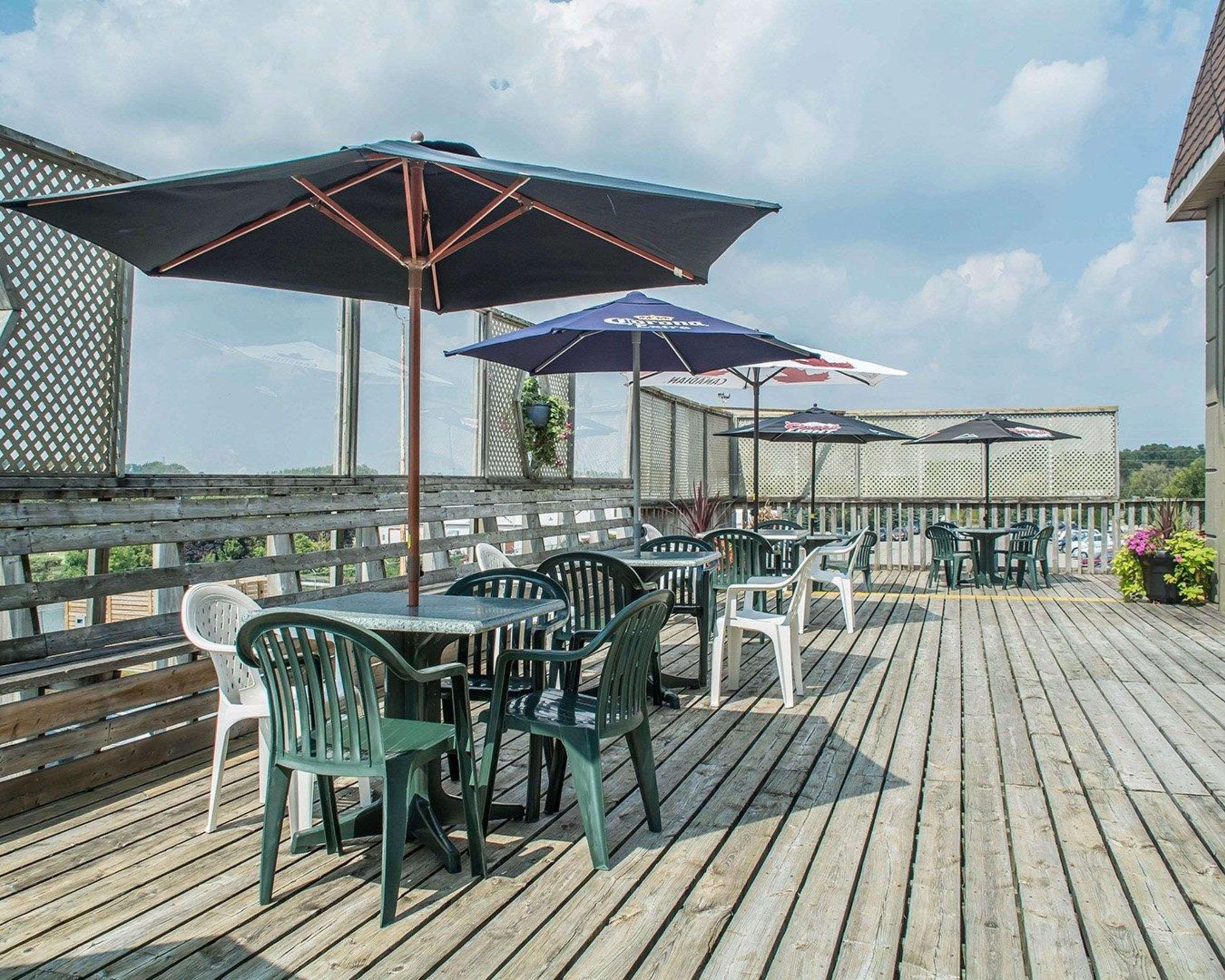 Quality Hotel & Suites Woodstock Exterior foto