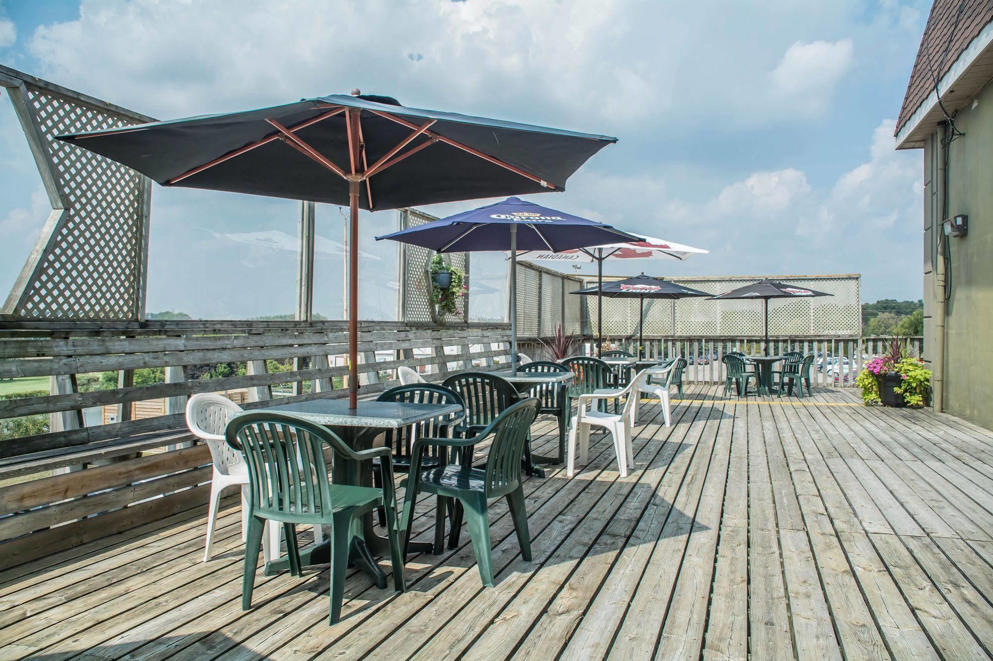 Quality Hotel & Suites Woodstock Exterior foto